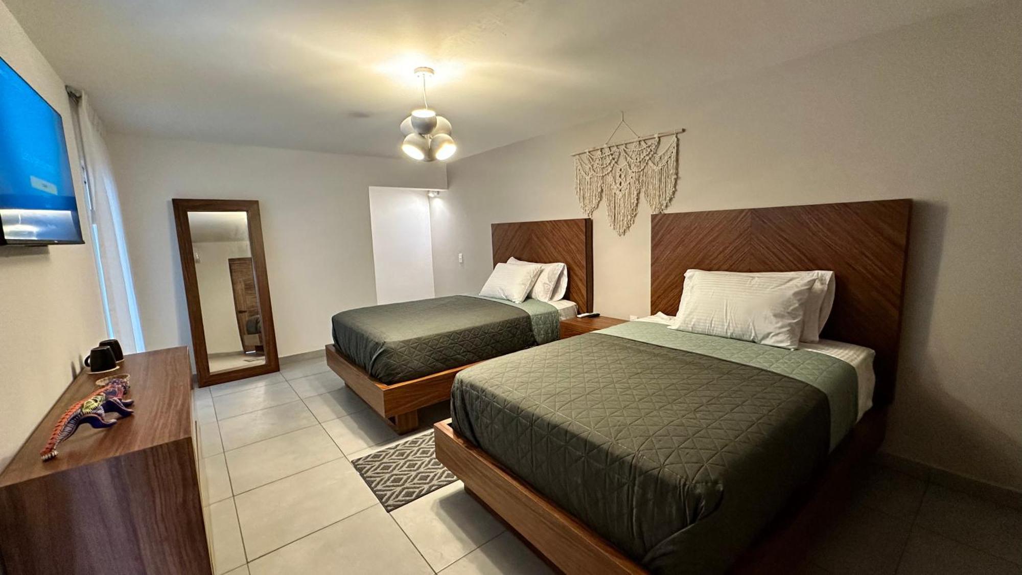 Hotel Boutique Villa Escondida, A Pasos De Lo Mejor En Tlaquepaque Ngoại thất bức ảnh