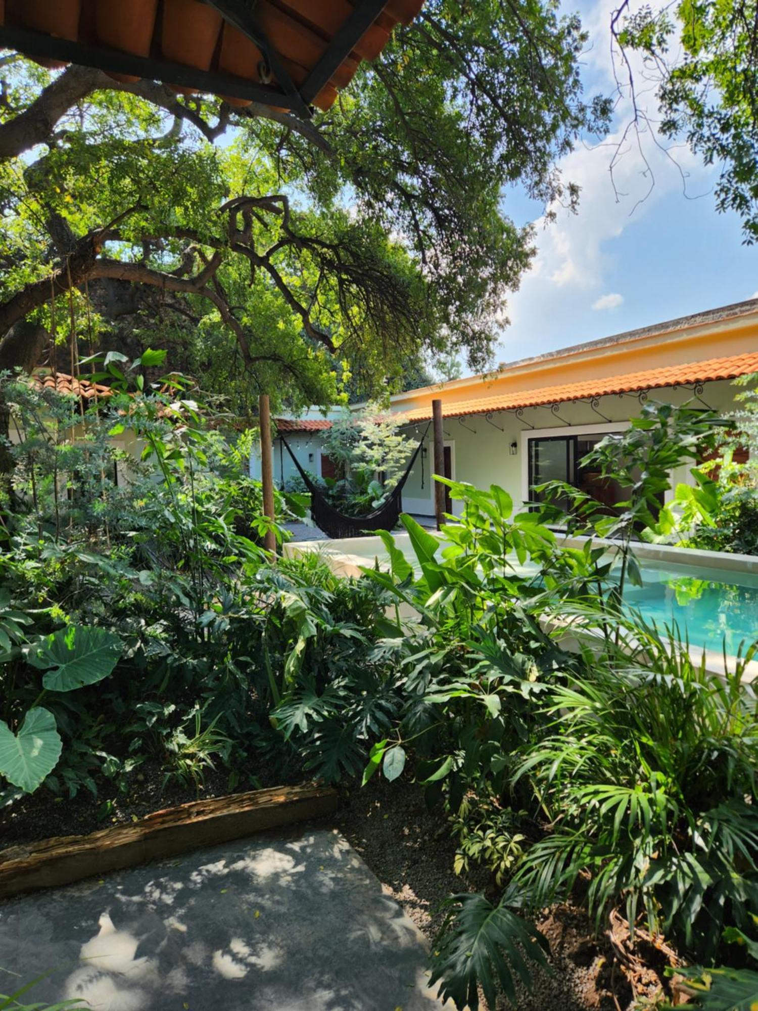 Hotel Boutique Villa Escondida, A Pasos De Lo Mejor En Tlaquepaque Ngoại thất bức ảnh